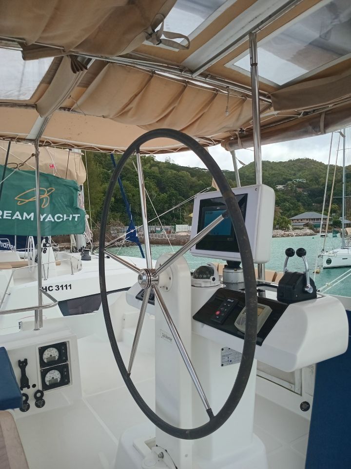 Lagoon 52 F - 6 + 2 cab. — photo 4