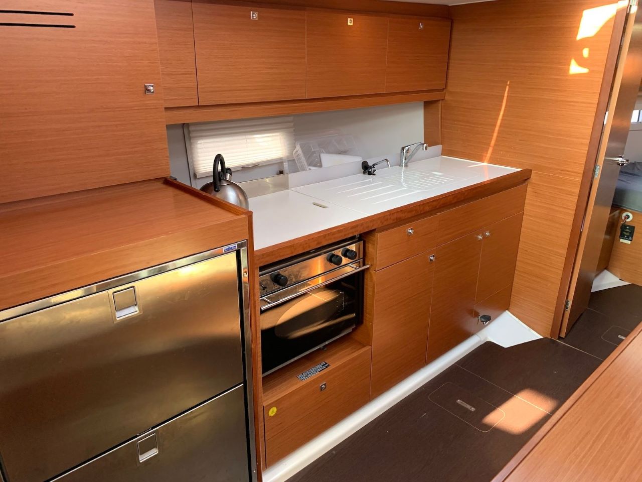 Photo #8 - Dufour 390 GL (ROTHKO) in Le Marin - 28258
