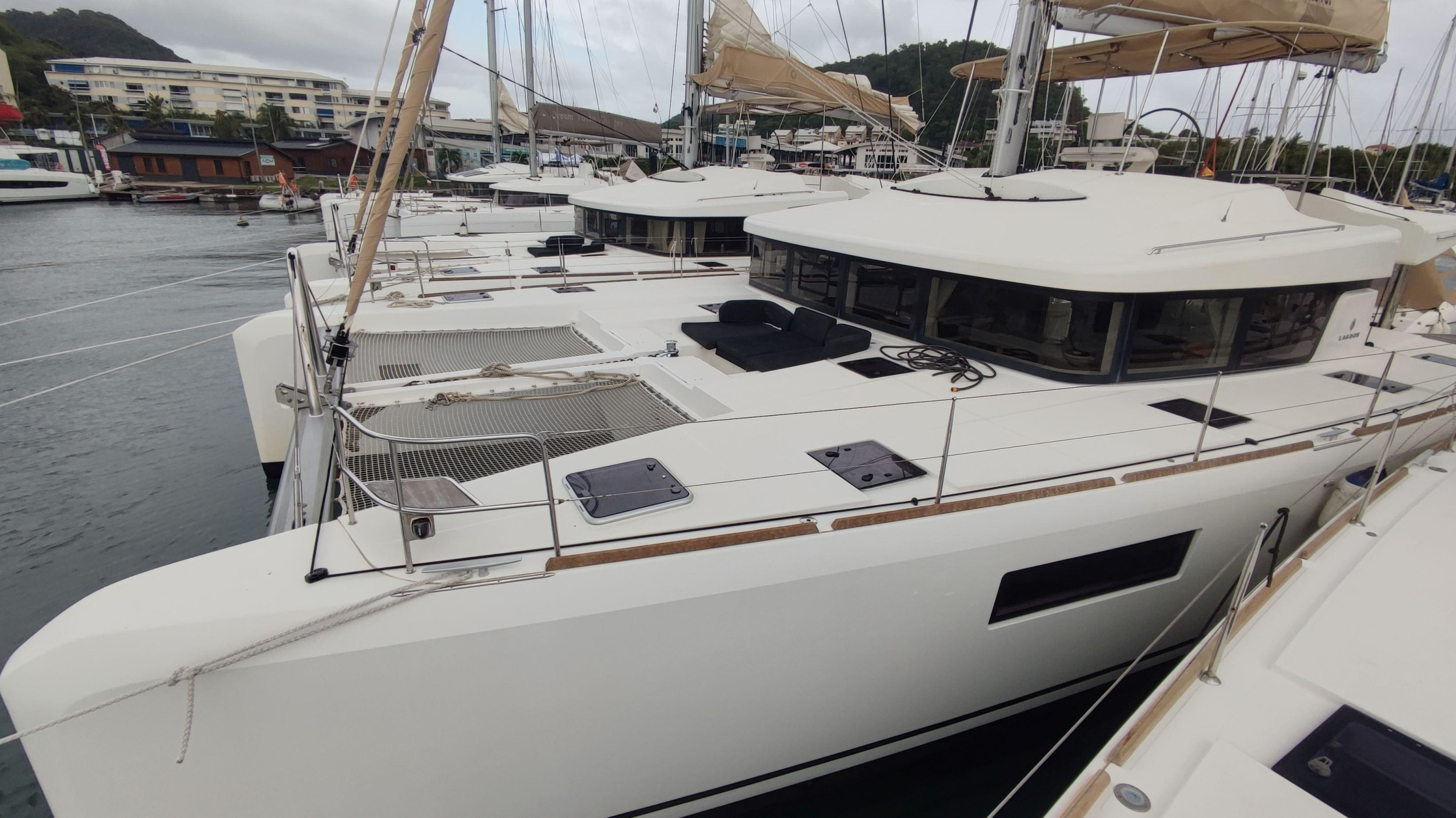 Photo #3 - Lagoon 52 F - 6 + 2 cab. (KETOUPA) in Le Marin - 28266
