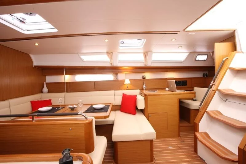 Sun Odyssey 44i (MISS DEVEREUX)  - 6