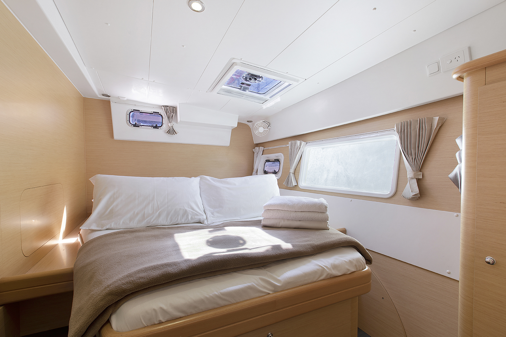 Photo #9 - Lagoon 421 (TRAVIATA 1) in Airlie Beach - 28317