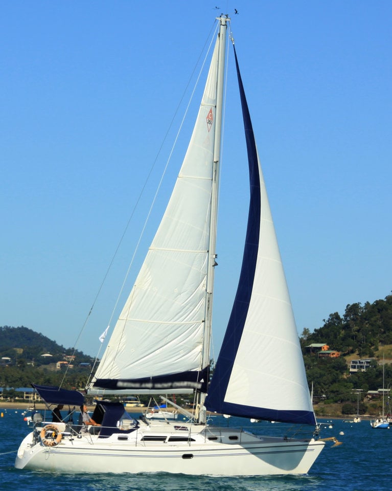 Photo #1 - Catalina 350 (WAZABI) in Airlie Beach - 28337