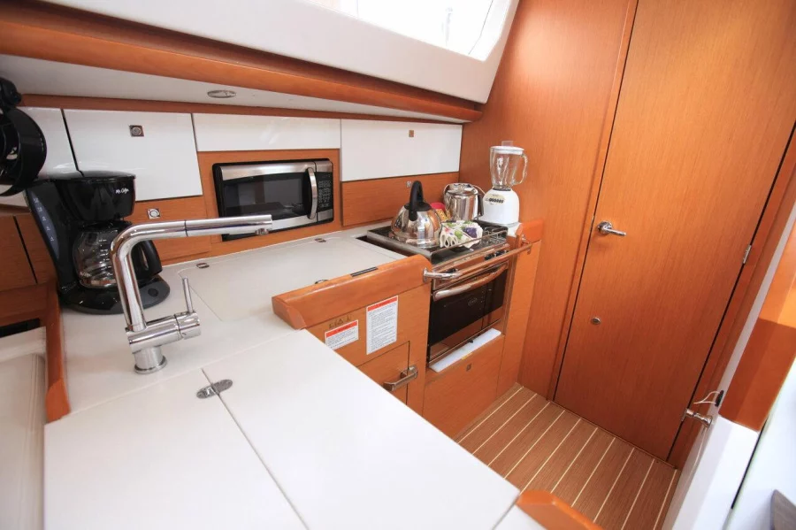 Sun Odyssey 44 DS - 2 cab. (Good Decision)  - 11