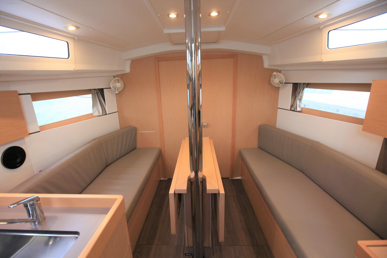 Photo #6 - Oceanis 35.1 - 2 cab. (Big Blue) in Road Town - 29066