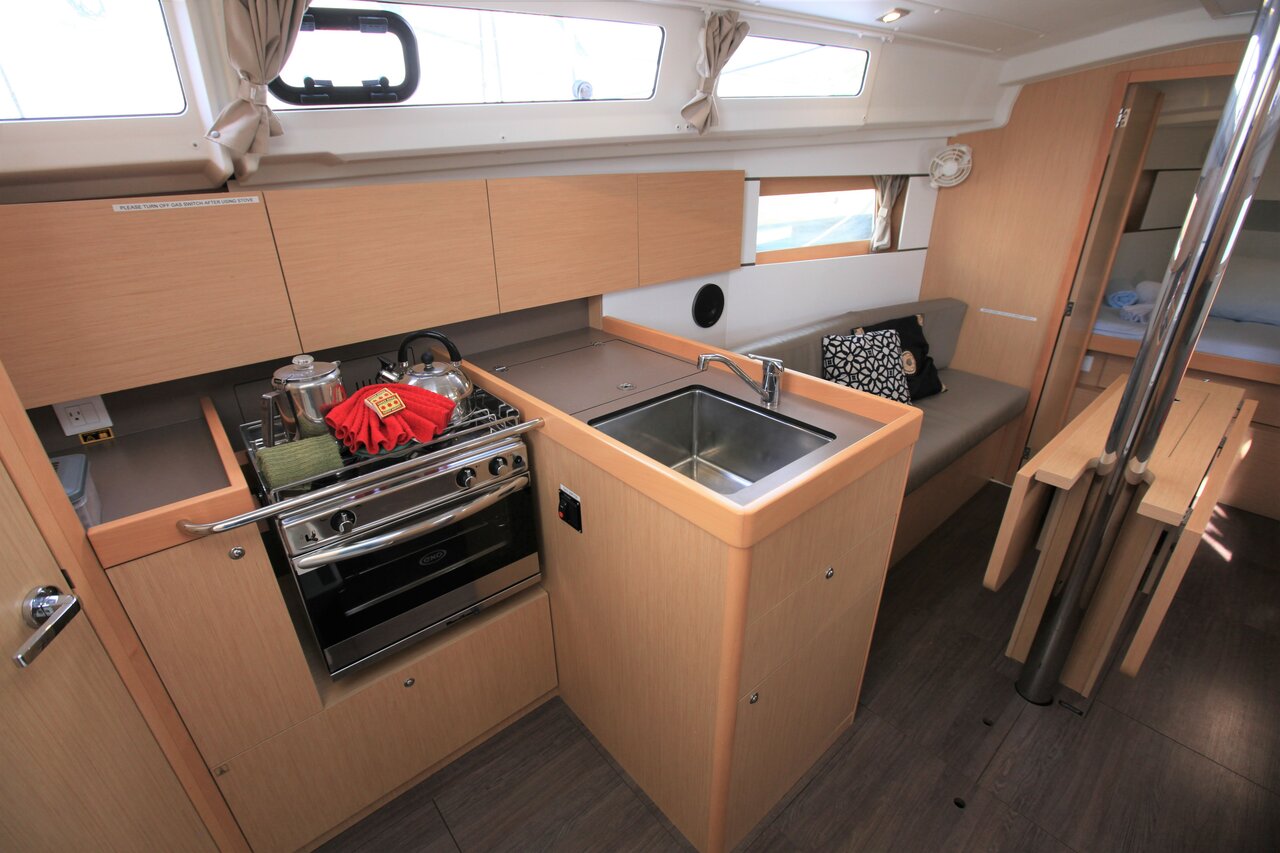 Photo #14 - Oceanis 35.1 - 2 cab. (Cozmo) in Road Town - 29088