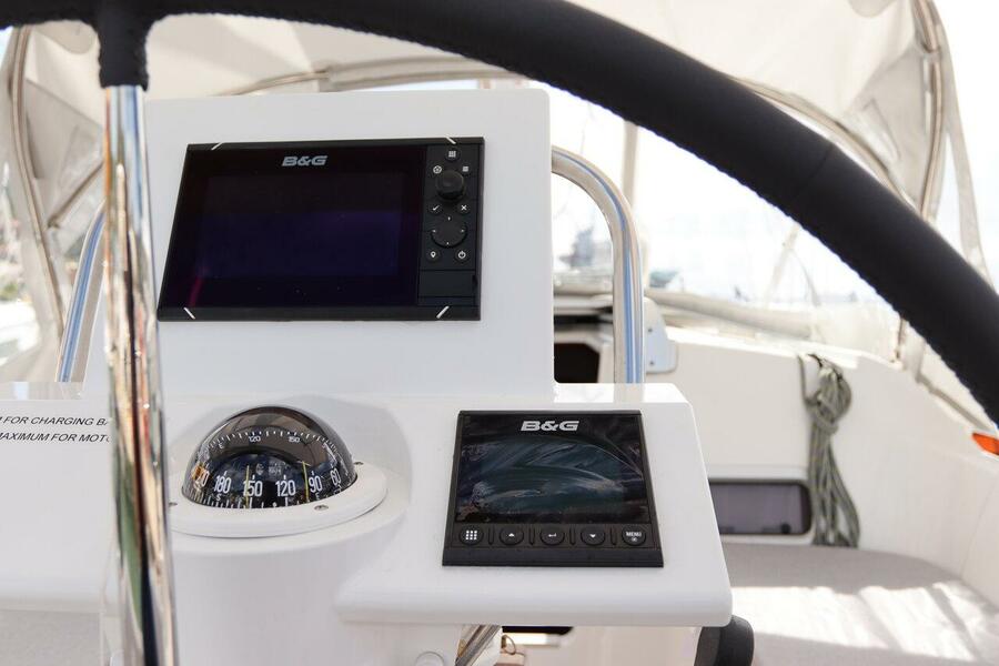 Oceanis 31 — photo 8