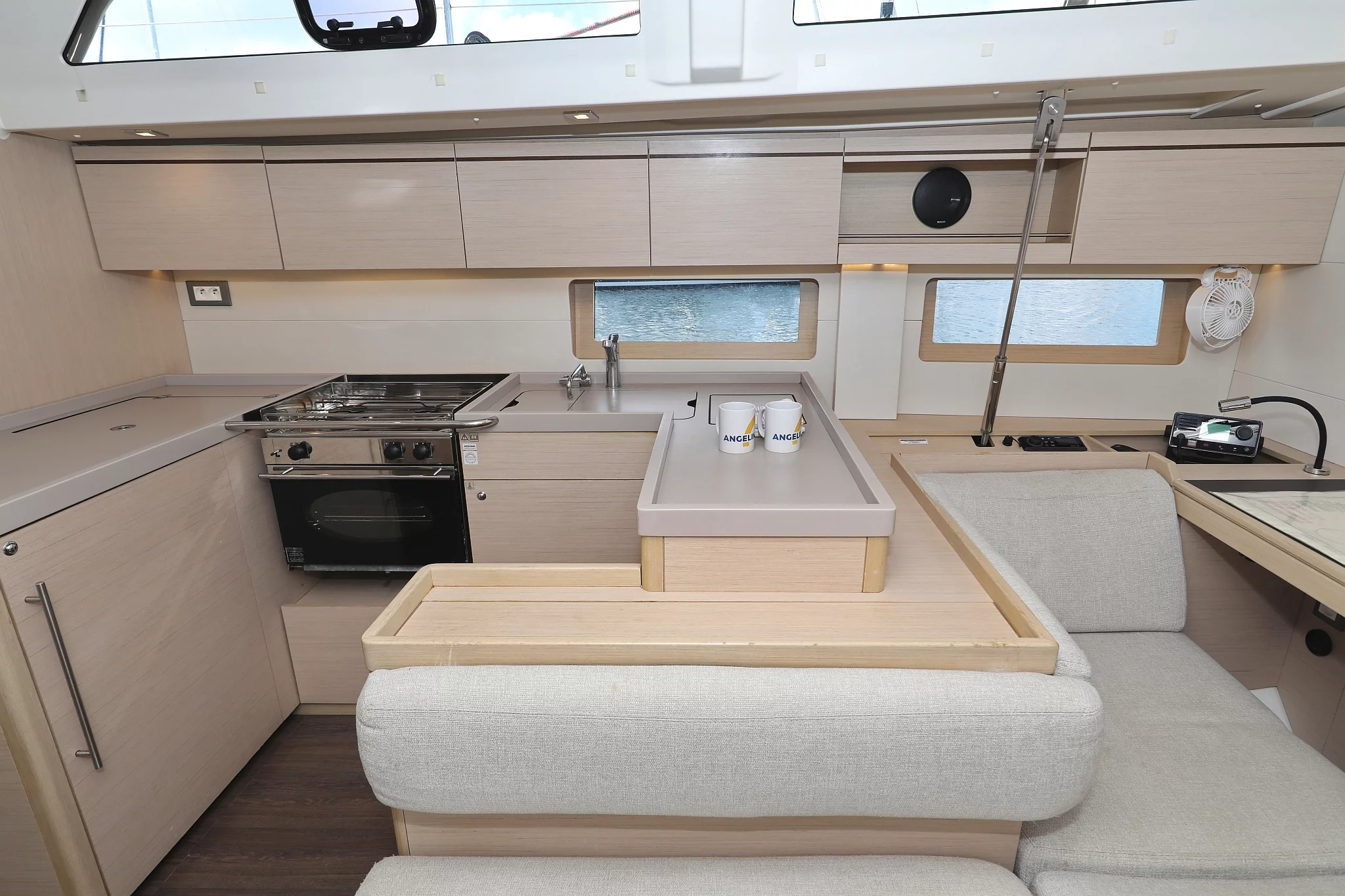 Oceanis 51.1 - 5 + 1 cab. (Jupiter)  - 19