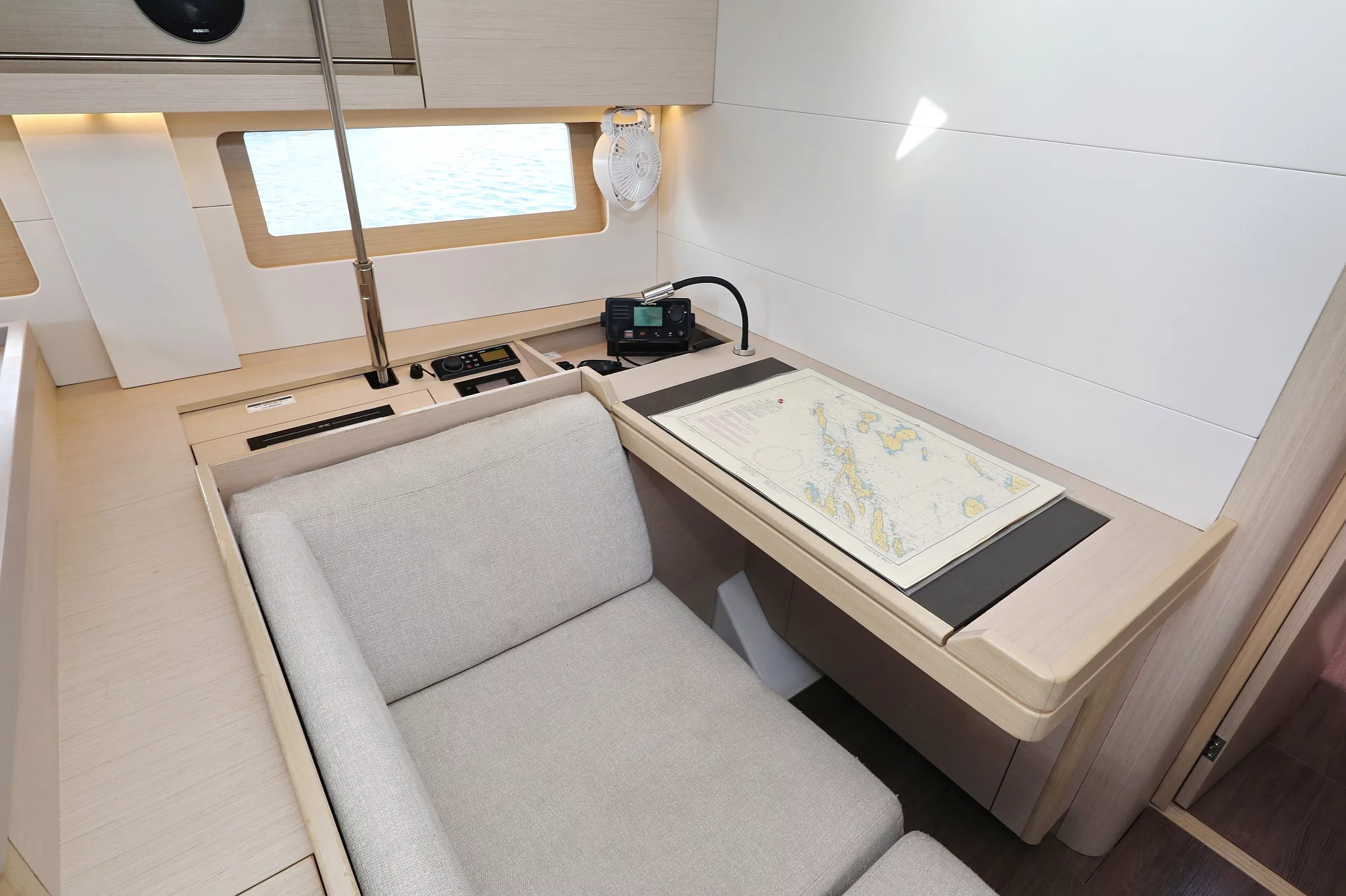 Oceanis 51.1 - 5 + 1 cab. (Jupiter)  - 37