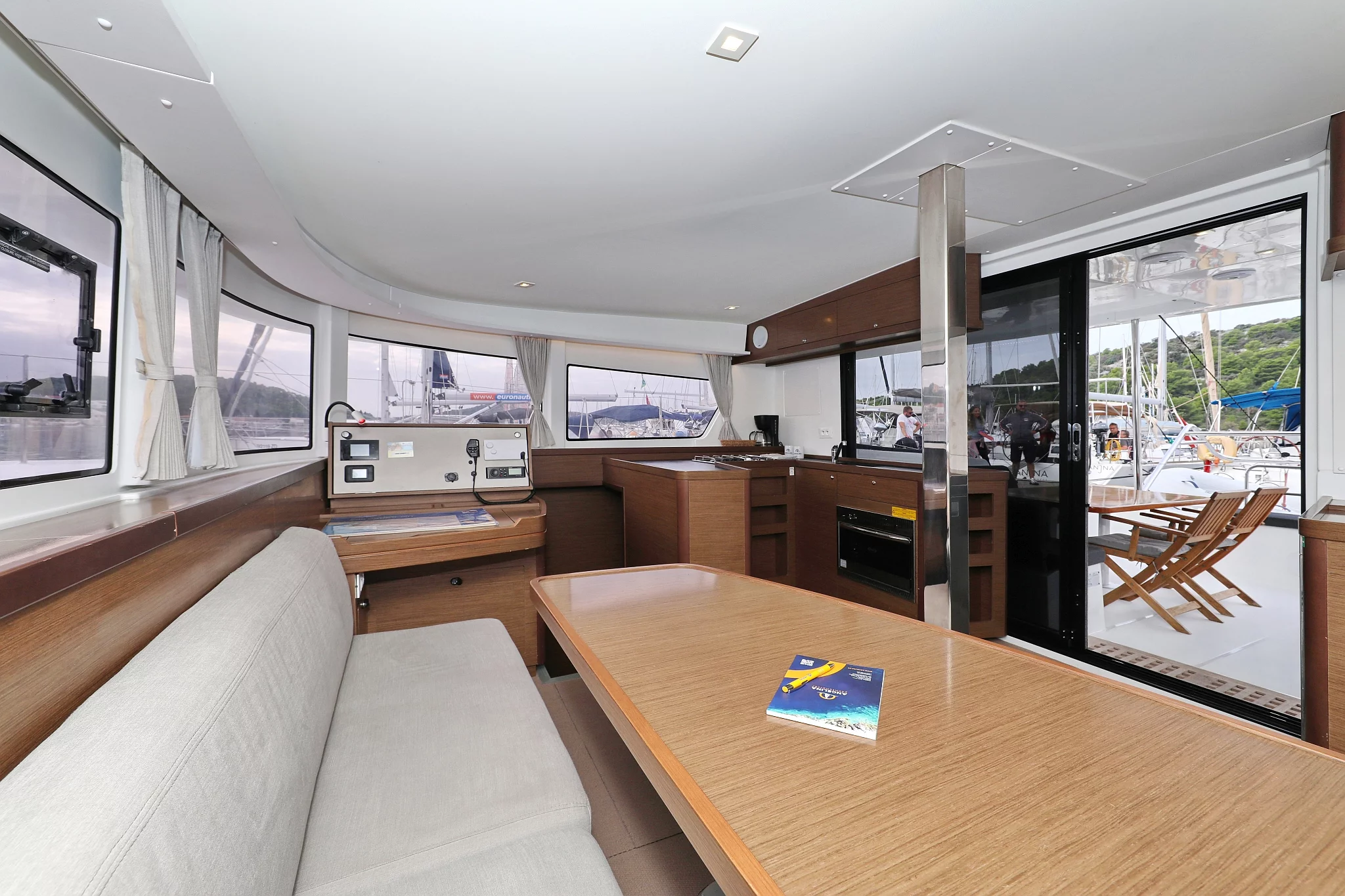 Lagoon 42 - 4 + 2 cab. (Air Wave)  - 12