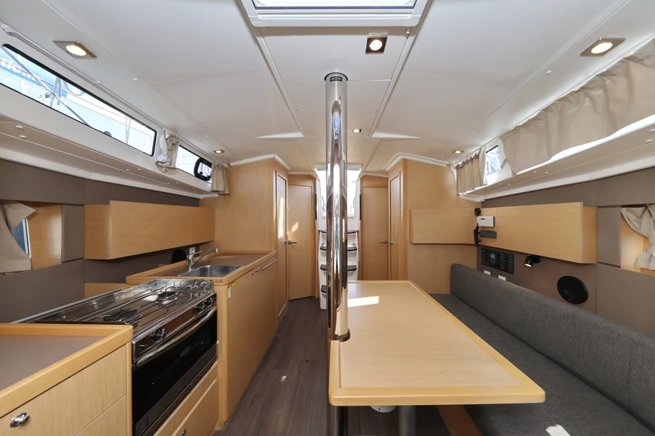 Oceanis 38.1 (Reya)  - 9