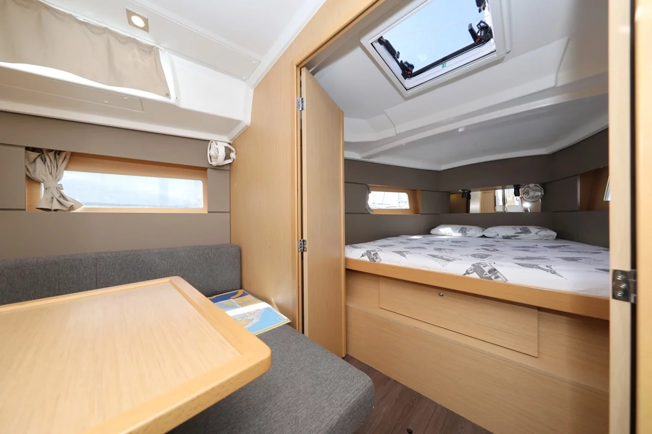 Oceanis 38.1 (Reya)  - 13