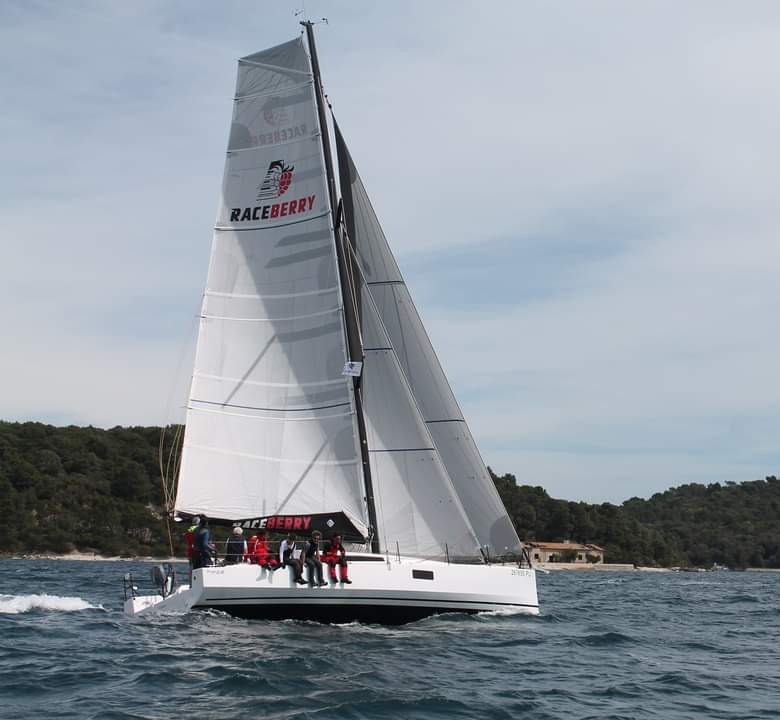 Photo #2 - Pogo 12.50 (Raceberry) in Pula - 29234