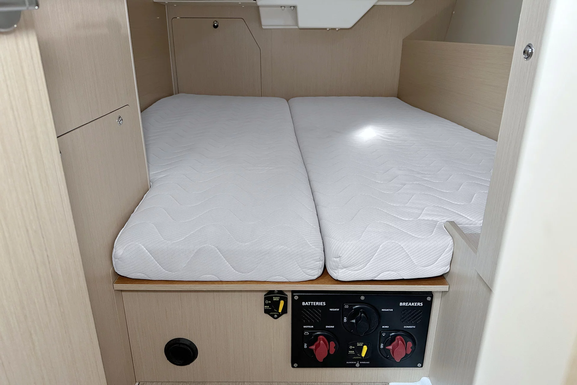 Oceanis 38.1 (Tena)  - 8