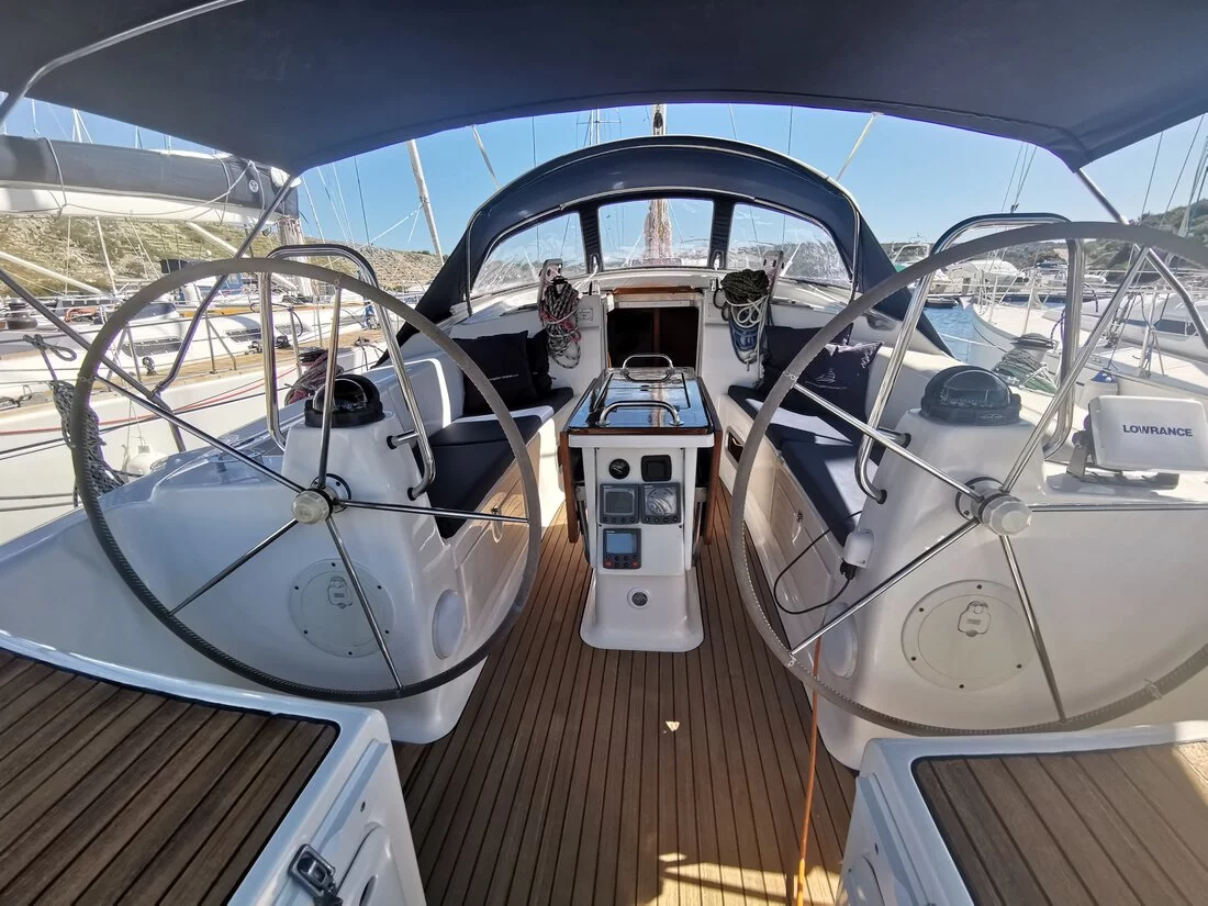 Bavaria 42 Cruiser (Sea King)  - 5