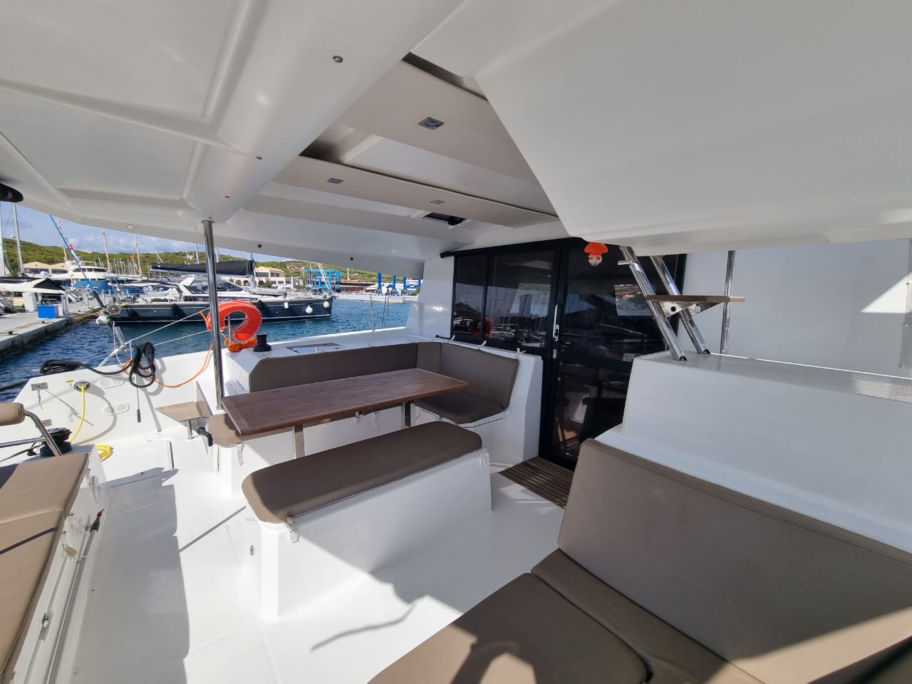 Photo #3 - Fountaine Pajot Astrea 42 - 4 + 2 cab. (Princess Kiara) in Lavrion - 29588