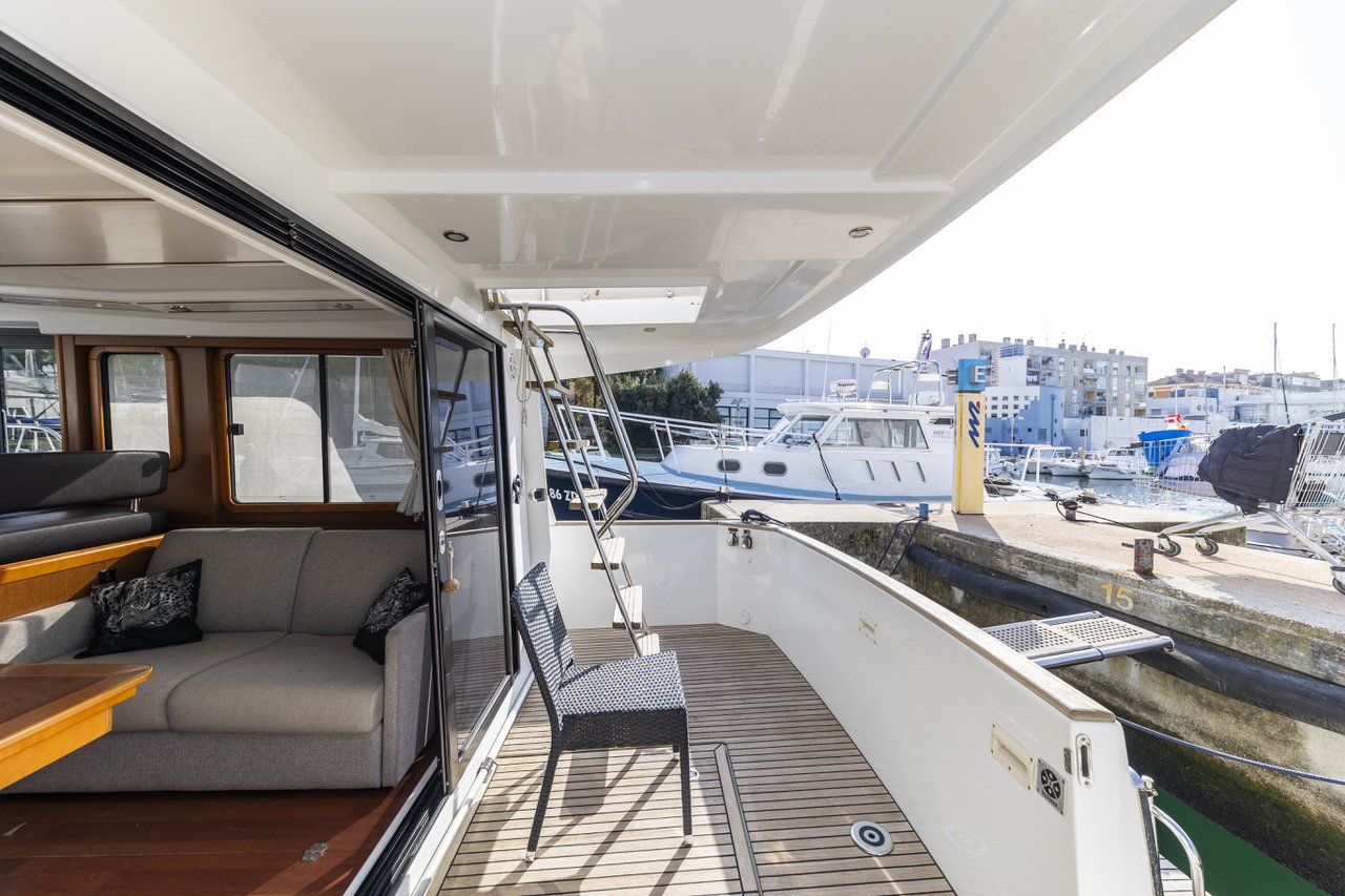 Photo #15 - Swift Trawler 34 Fly (Blue Sky) in Zara - 29767