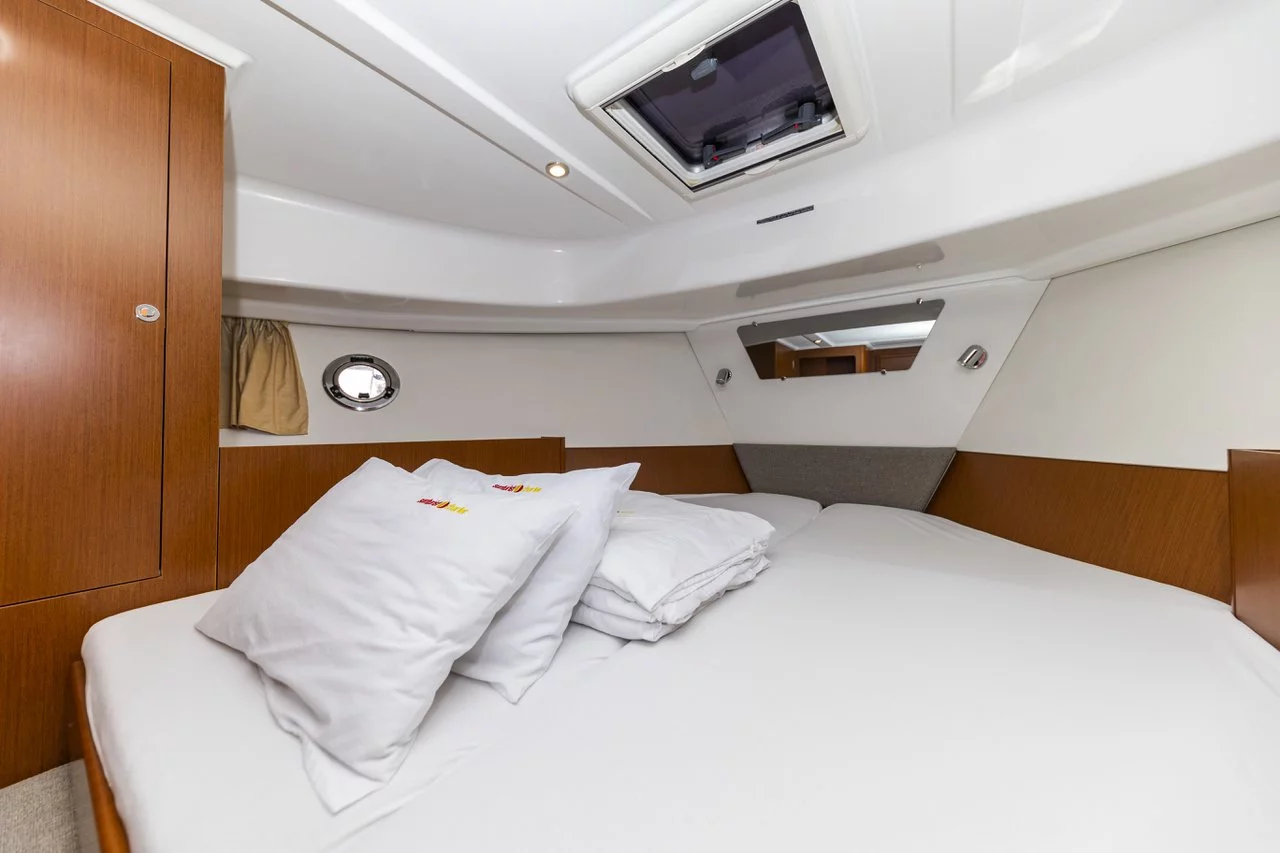 Swift Trawler 34 Fly (Blue Sky)  - 5