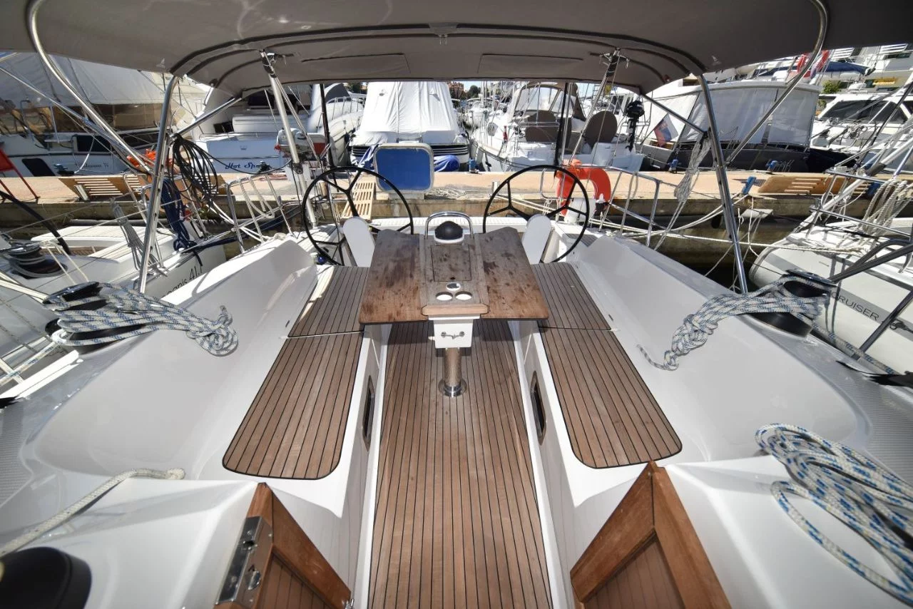 Bavaria Cruiser 41 - 3 cab. (Nixie)  - 12