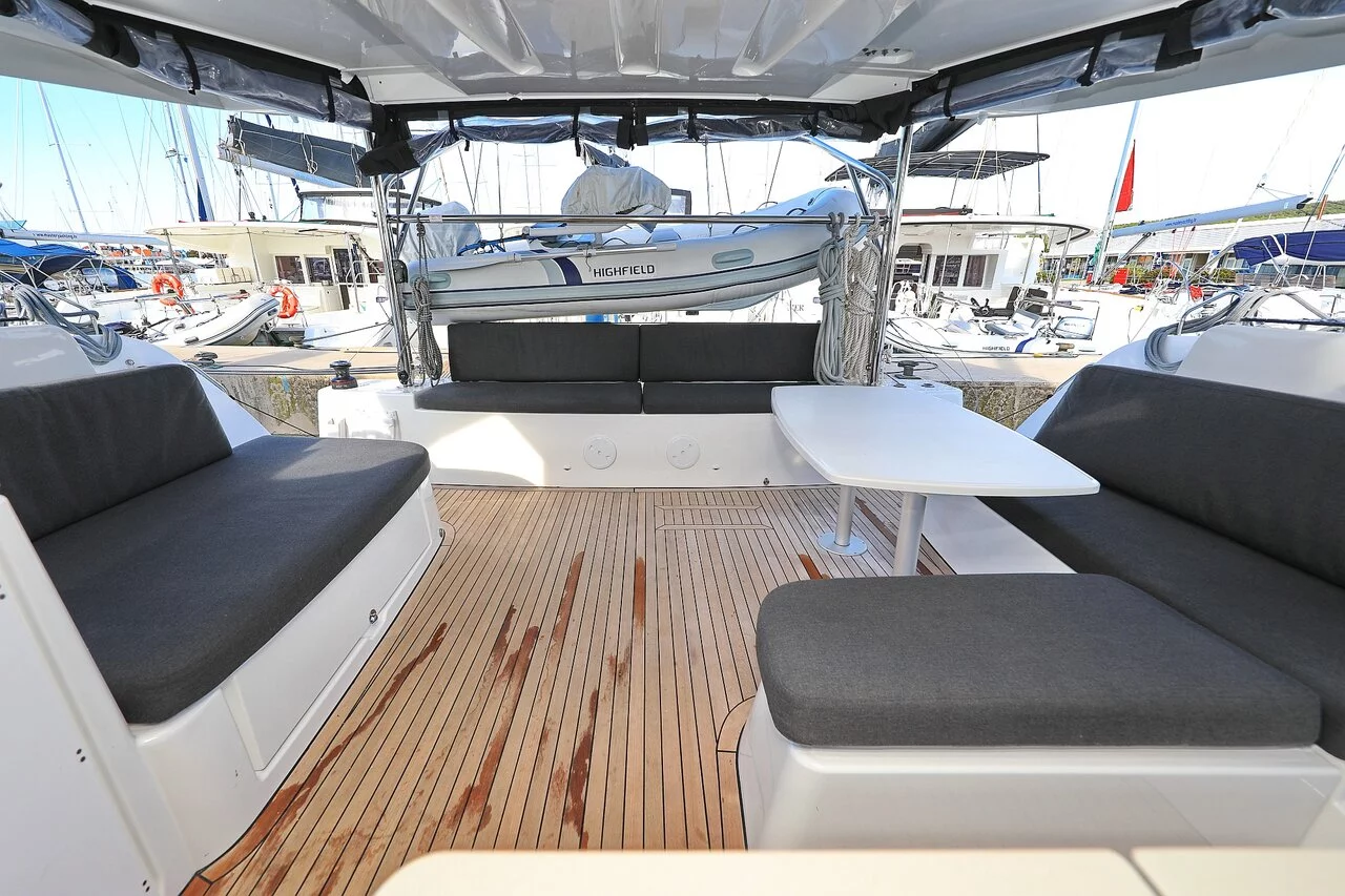 Lagoon 46 - 4 + 2 cab. (Notorious)  - 15