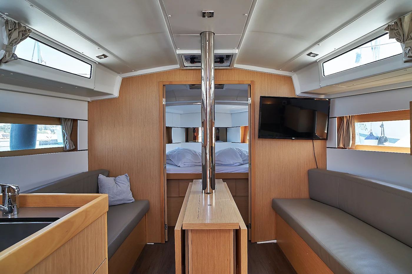Oceanis 38.1 (Mici)  - 4