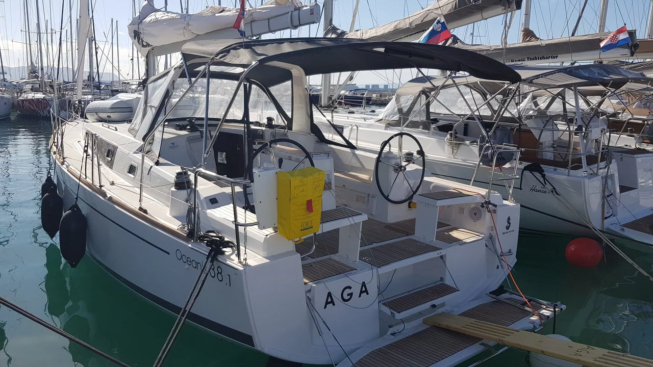 Oceanis 38.1 (Aga)  - 3