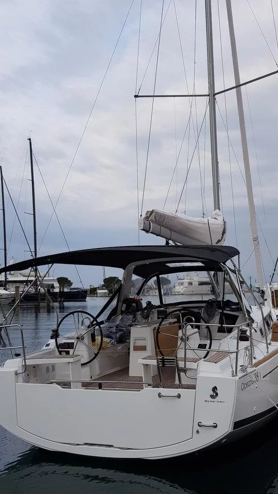 Oceanis 38.1 (Aga)  - 9