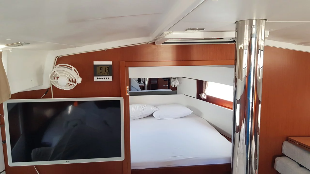 Oceanis 38.1 (Aga)  - 13