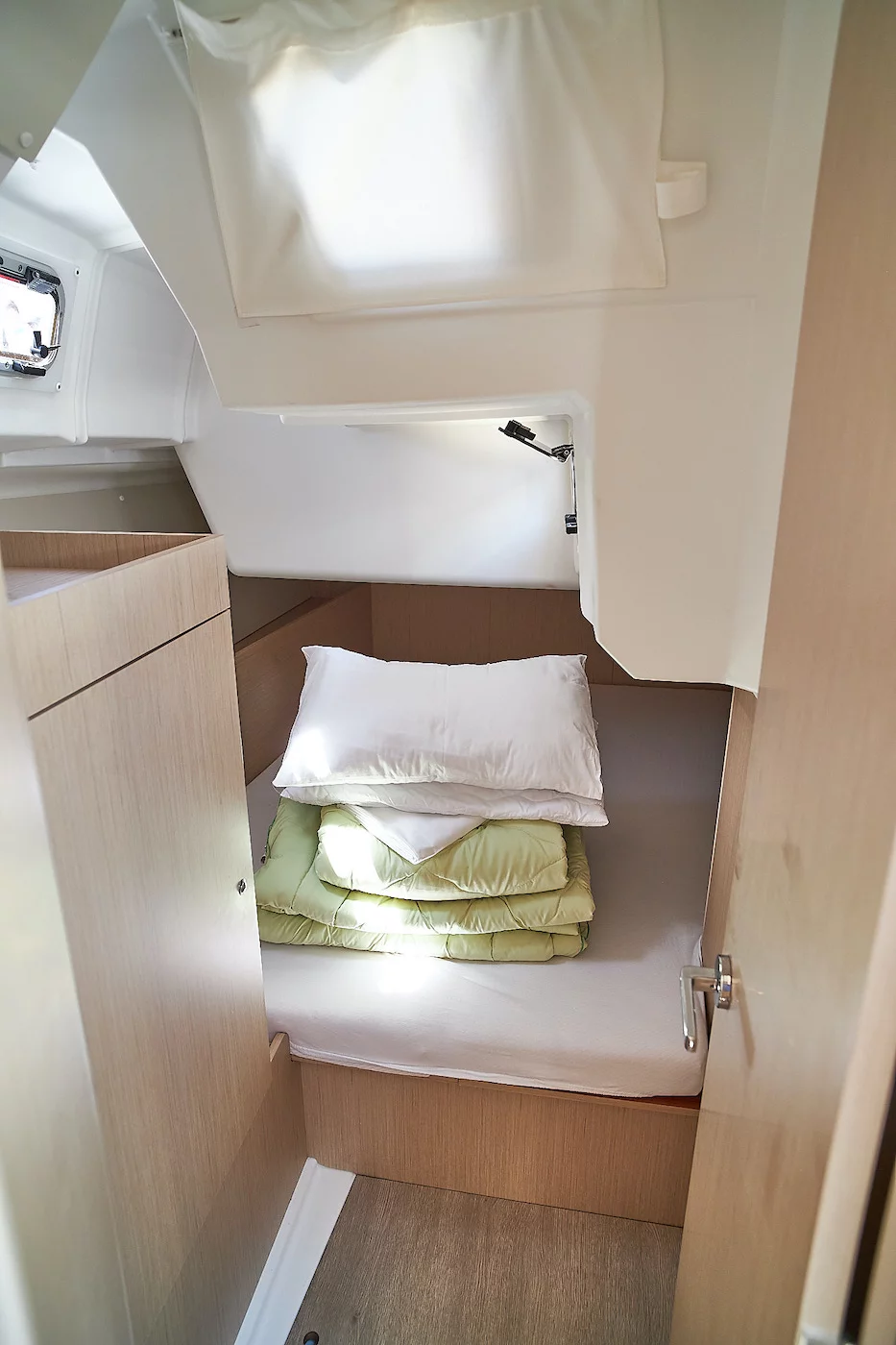 Oceanis 38.1 (La Rose)  - 10