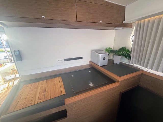 Lagoon 42 - 4 + 2 cab. — photo 11