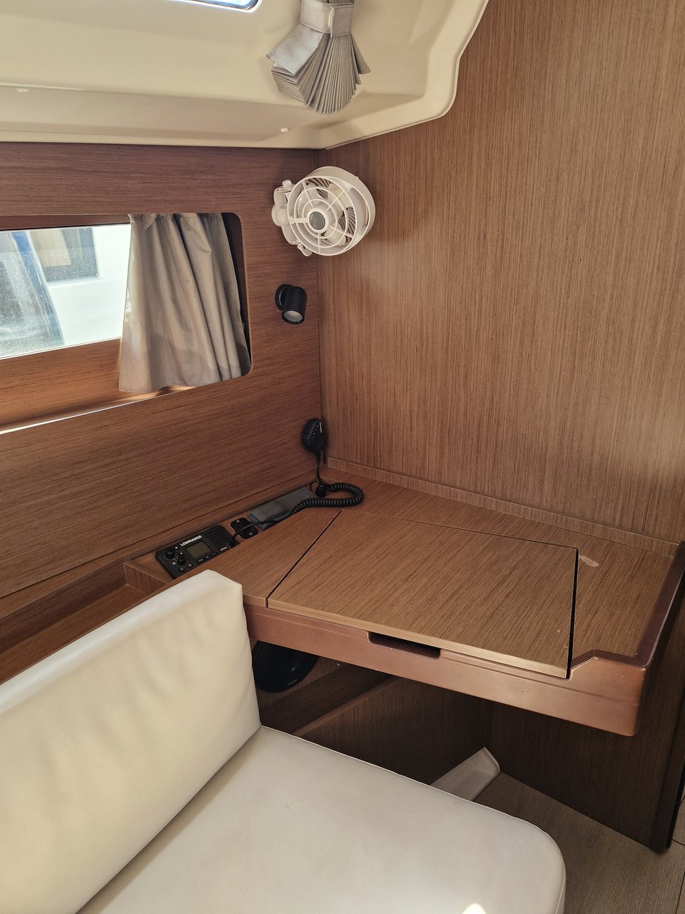 Oceanis 41.1 — photo 9