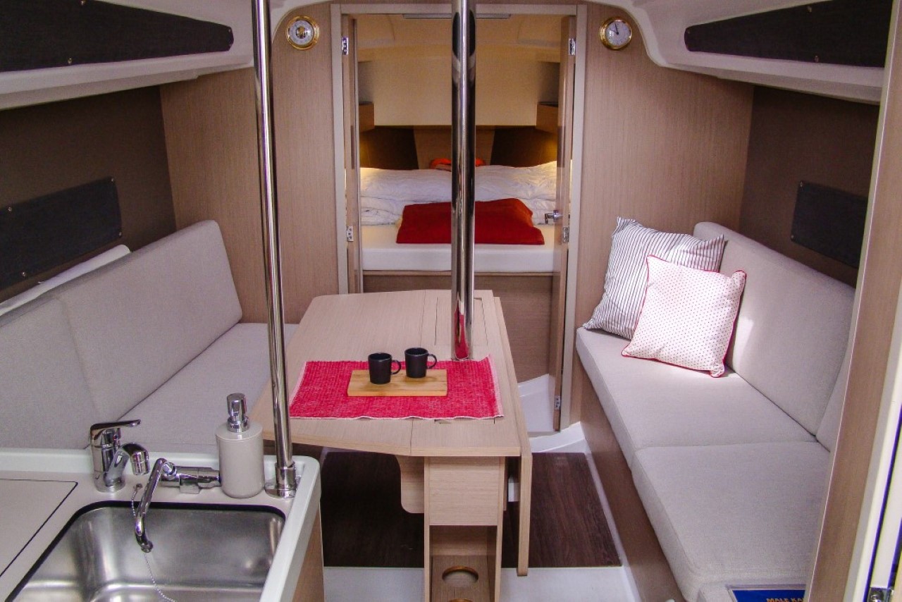 Photo #9 - Oceanis 30.1 (Mobula Zero) in Split - 30124