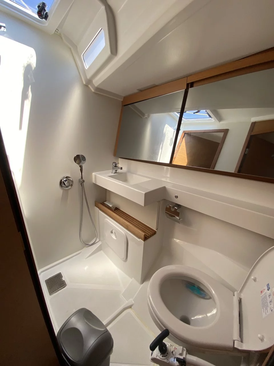 Sun Odyssey 440 (Lornia)  - 14