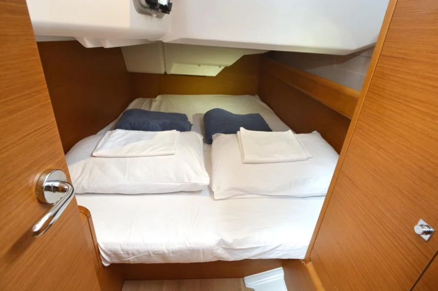 Sun Odyssey 389 (Bravo Kiss)  - 7