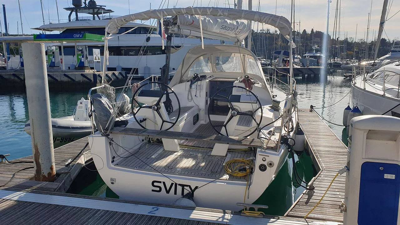 Salona 33 (Svity)  - 2