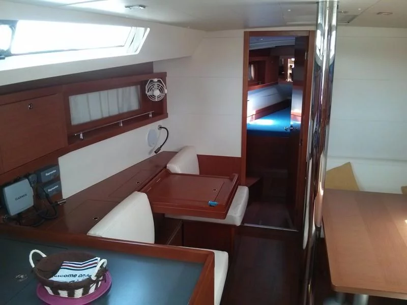 Oceanis 41 (Warrior)  - 9