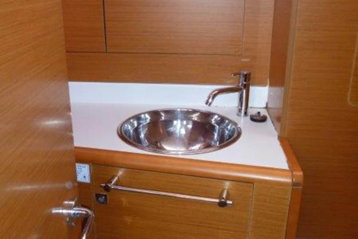 Sun Odyssey 439 (Bowmore)  - 12