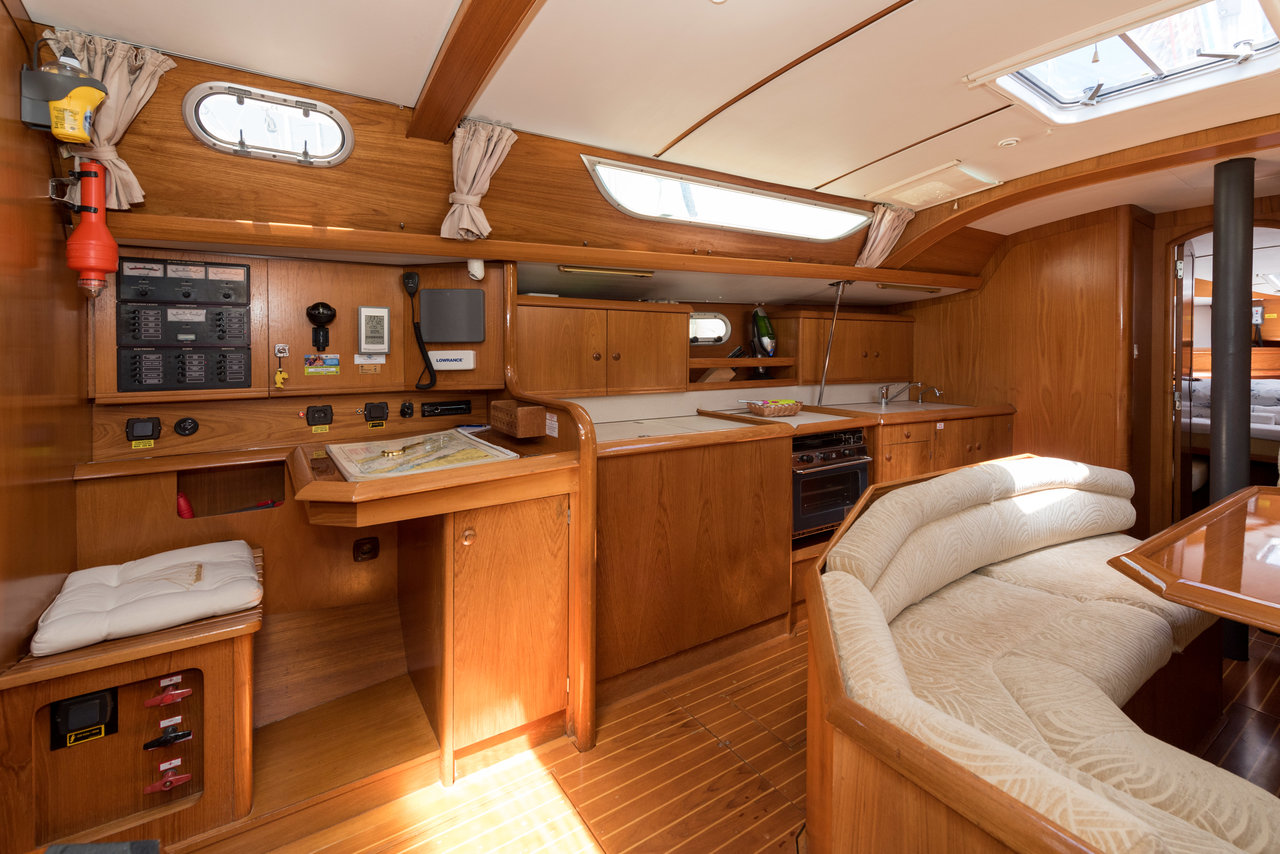 Photo #9 - Sun Odyssey 42.2 Exclusive - 3 cab. (Palmizana) in Trogir - 31062
