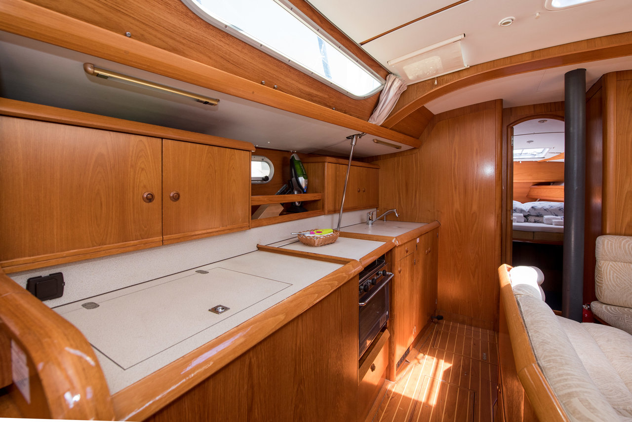 Photo #10 - Sun Odyssey 42.2 Exclusive - 3 cab. (Palmizana) in Trogir - 31062