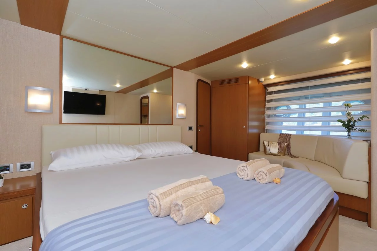 Ferretti Yachts 681 (Dominique)  - 24