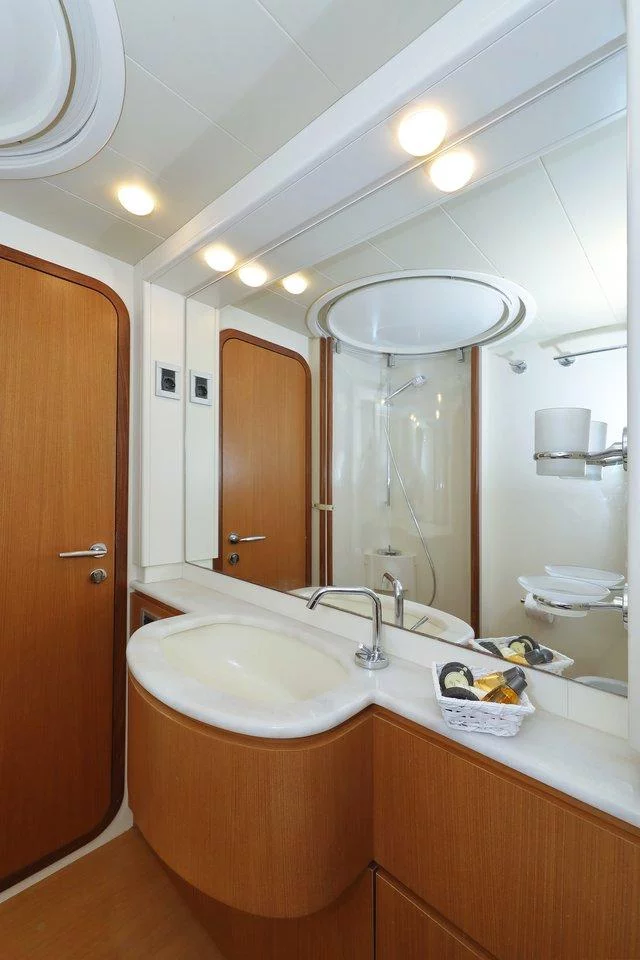 Ferretti Yachts 681 (Dominique)  - 31