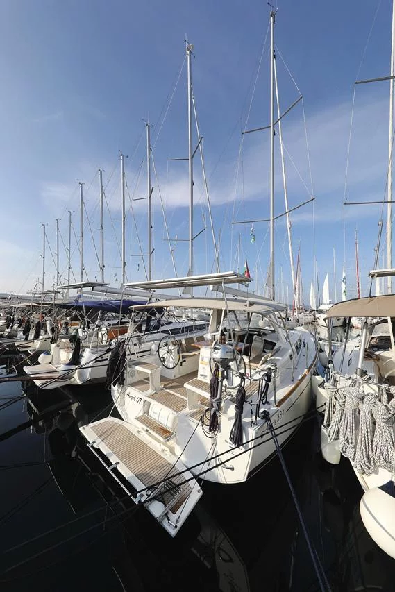 Oceanis 38.1 (Angel07)  - 2