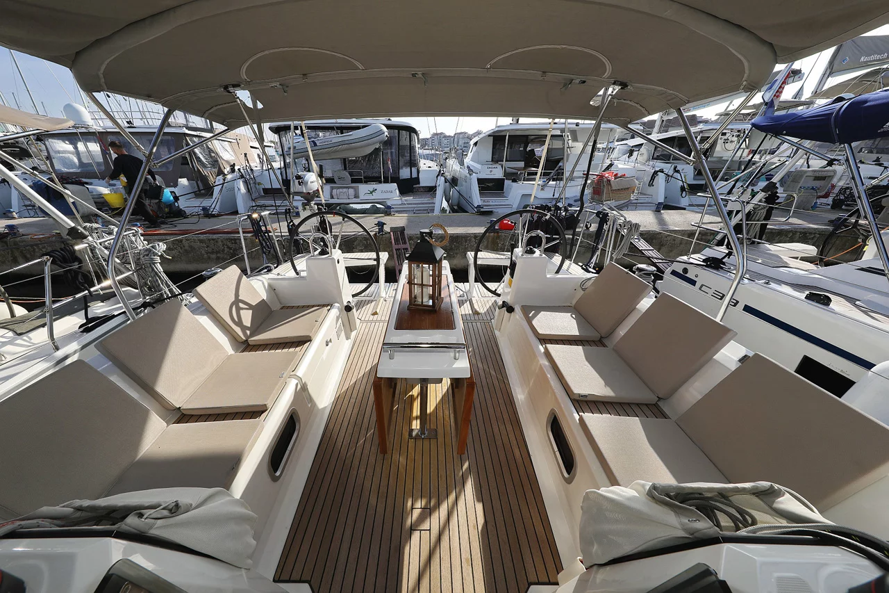 Oceanis 38.1 (Angel07)  - 8