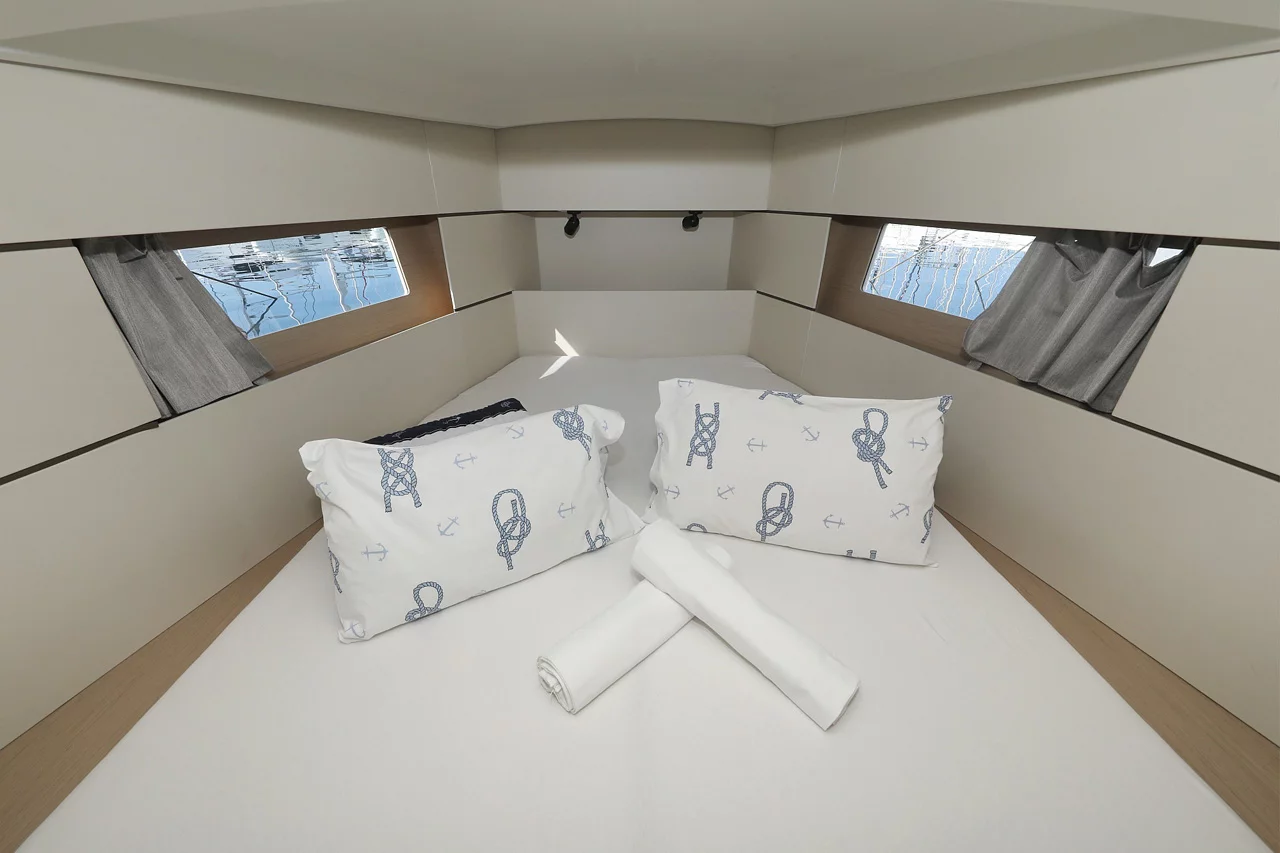 Oceanis 38.1 (Angel07)  - 18