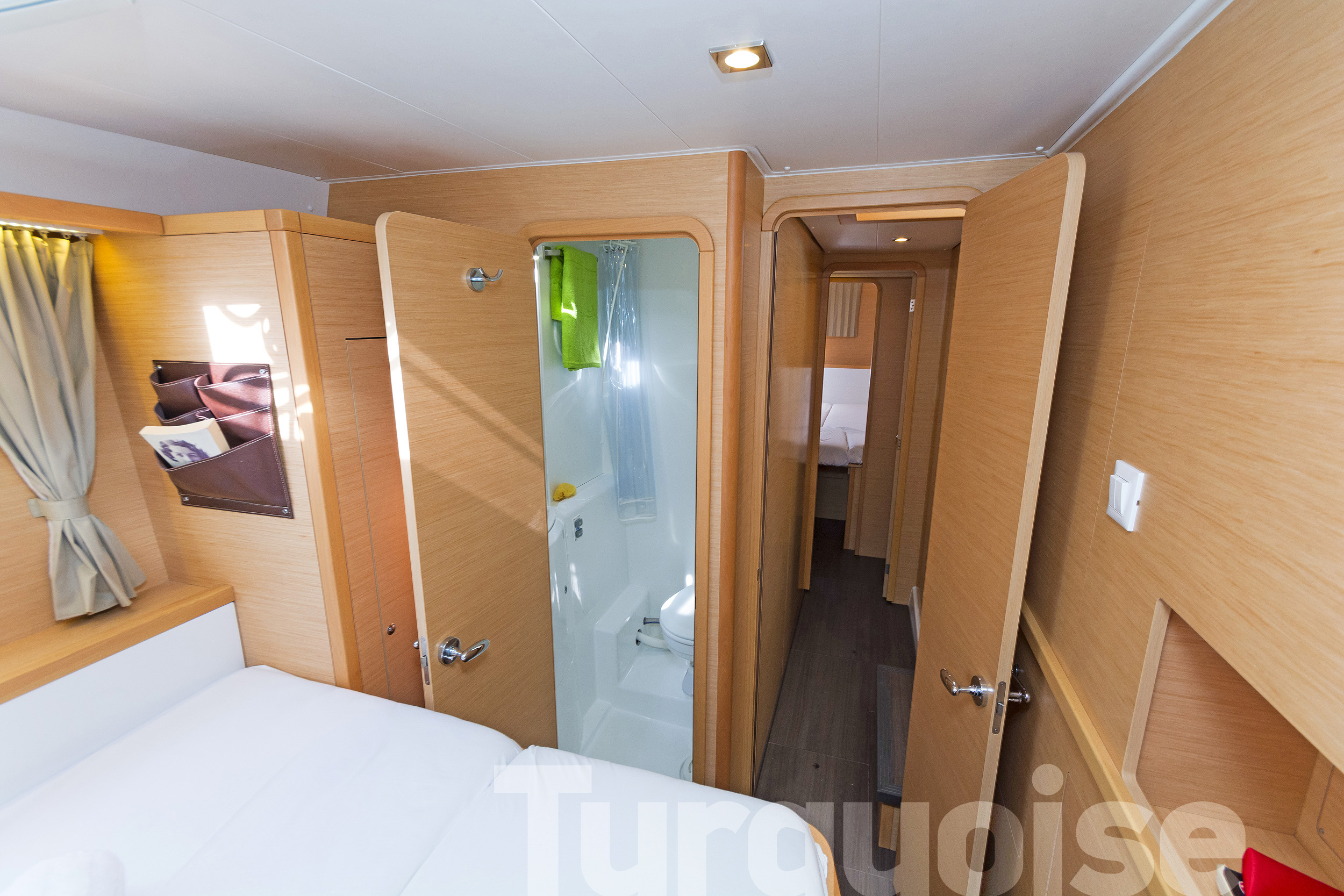 Photo #19 - Lagoon 400 S2 - 4 + 2 cab. (Turquoise) in Lavrion - 31238
