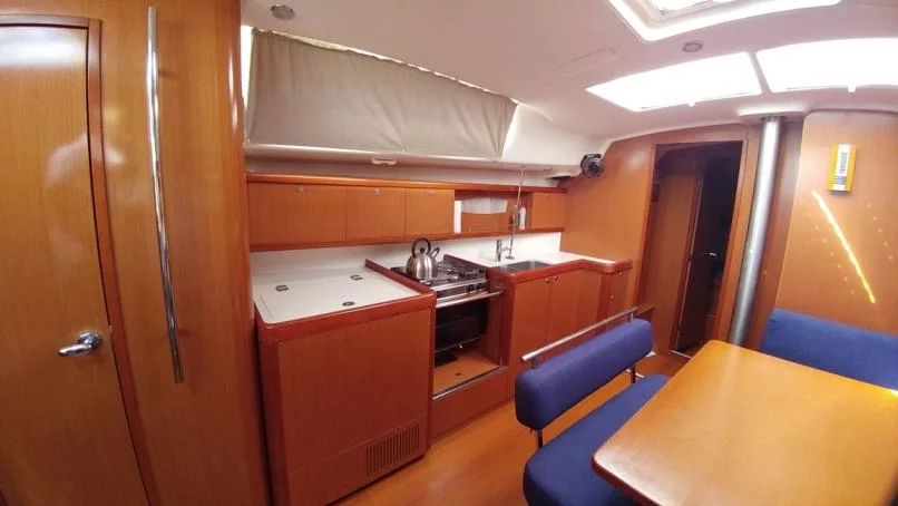 Oceanis 43 (Beluga)  - 15