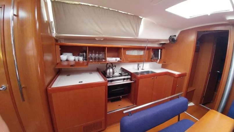 Oceanis 43 (Beluga)  - 16