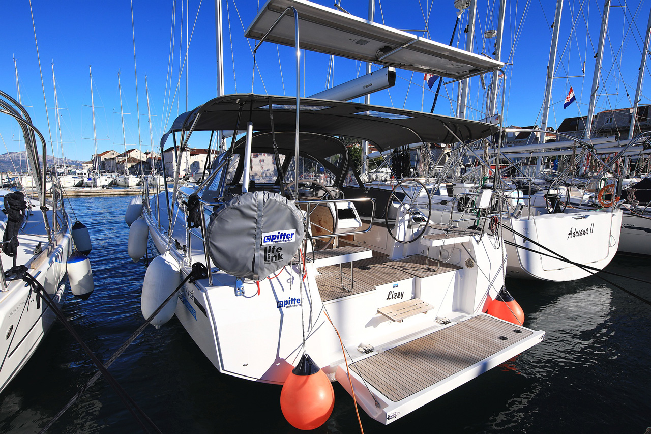 Photo #3 - Bavaria C42 Style (Lizzy) in Trogir - 31487