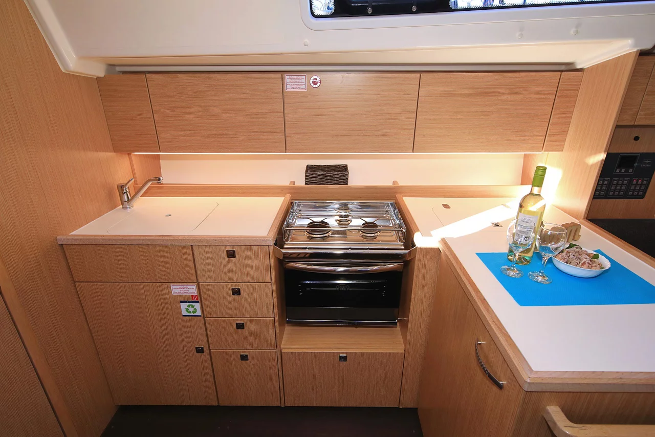 Bavaria C42 Style (Lizzy)  - 16