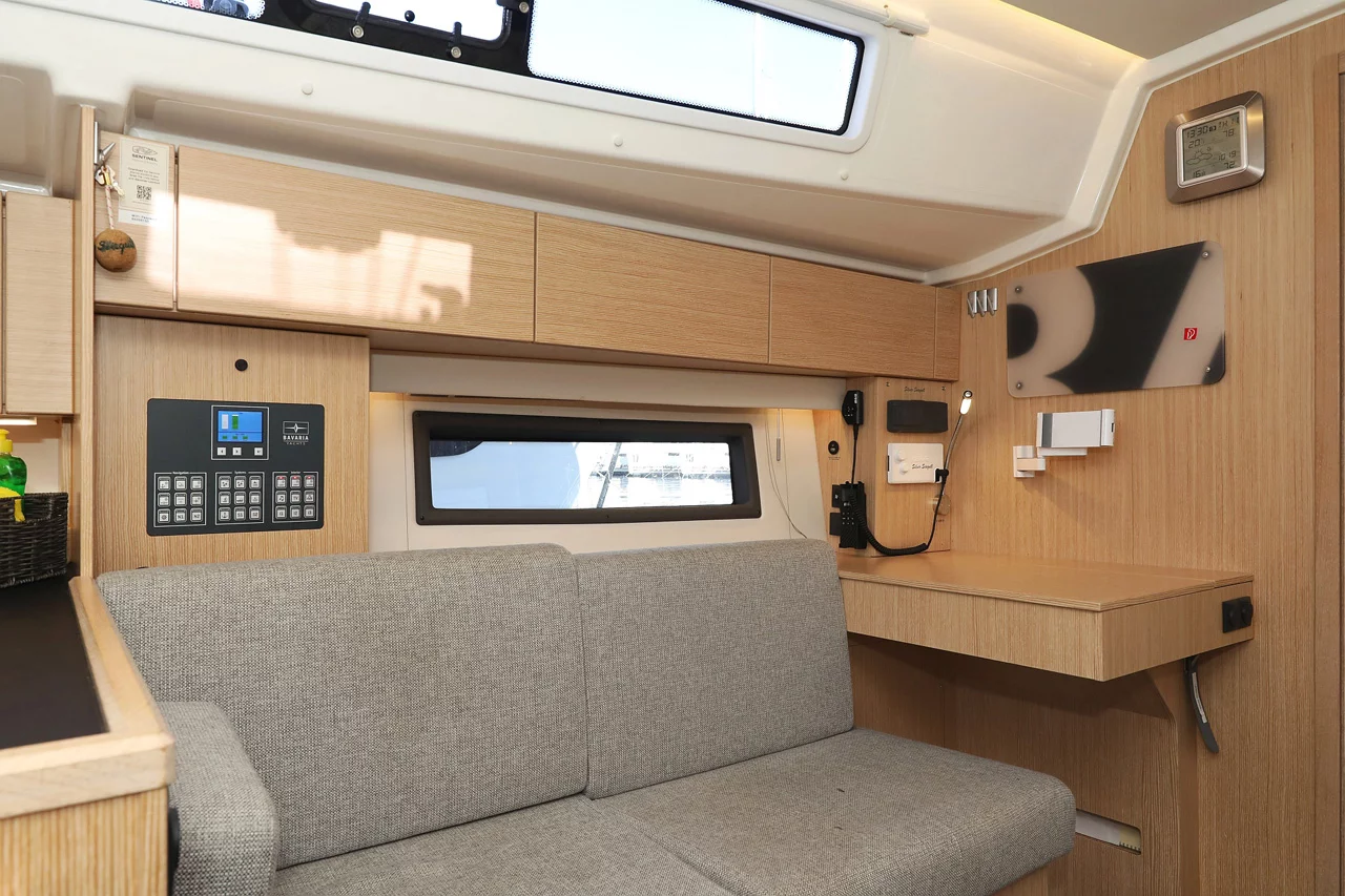 Bavaria C42 Style (Silver Seagull)  - 14