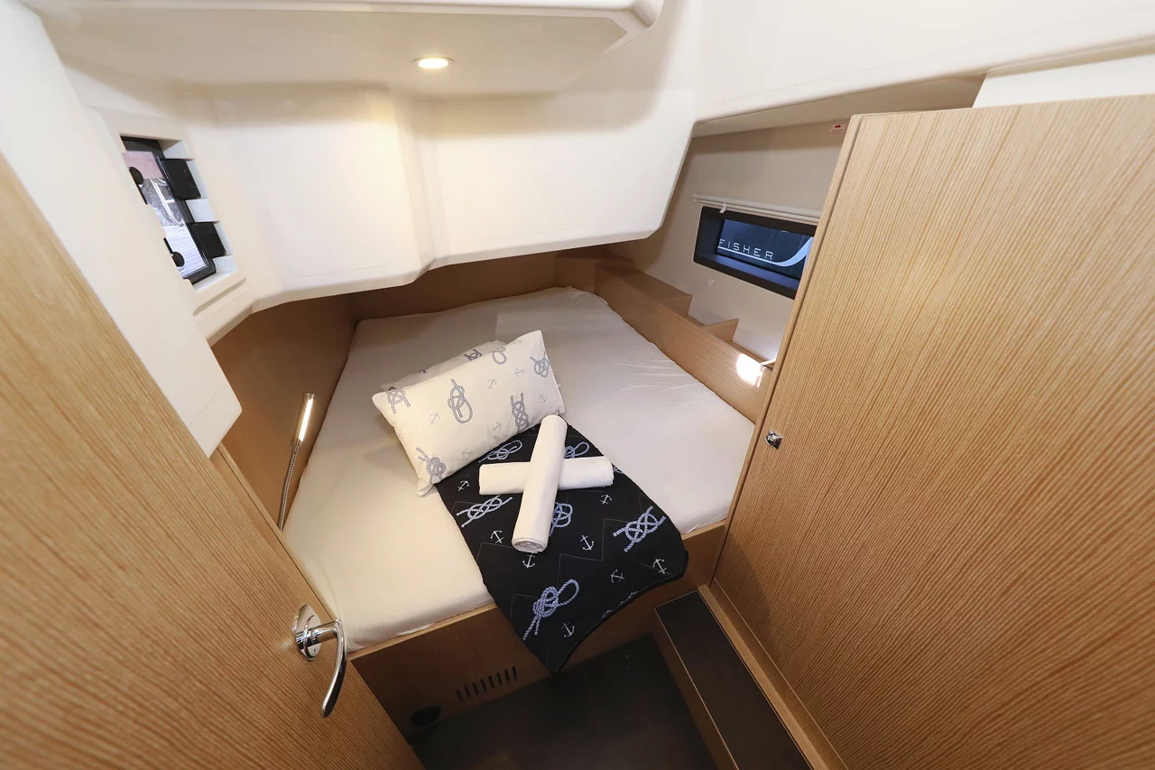Bavaria C42 Style (Silver Seagull)  - 23